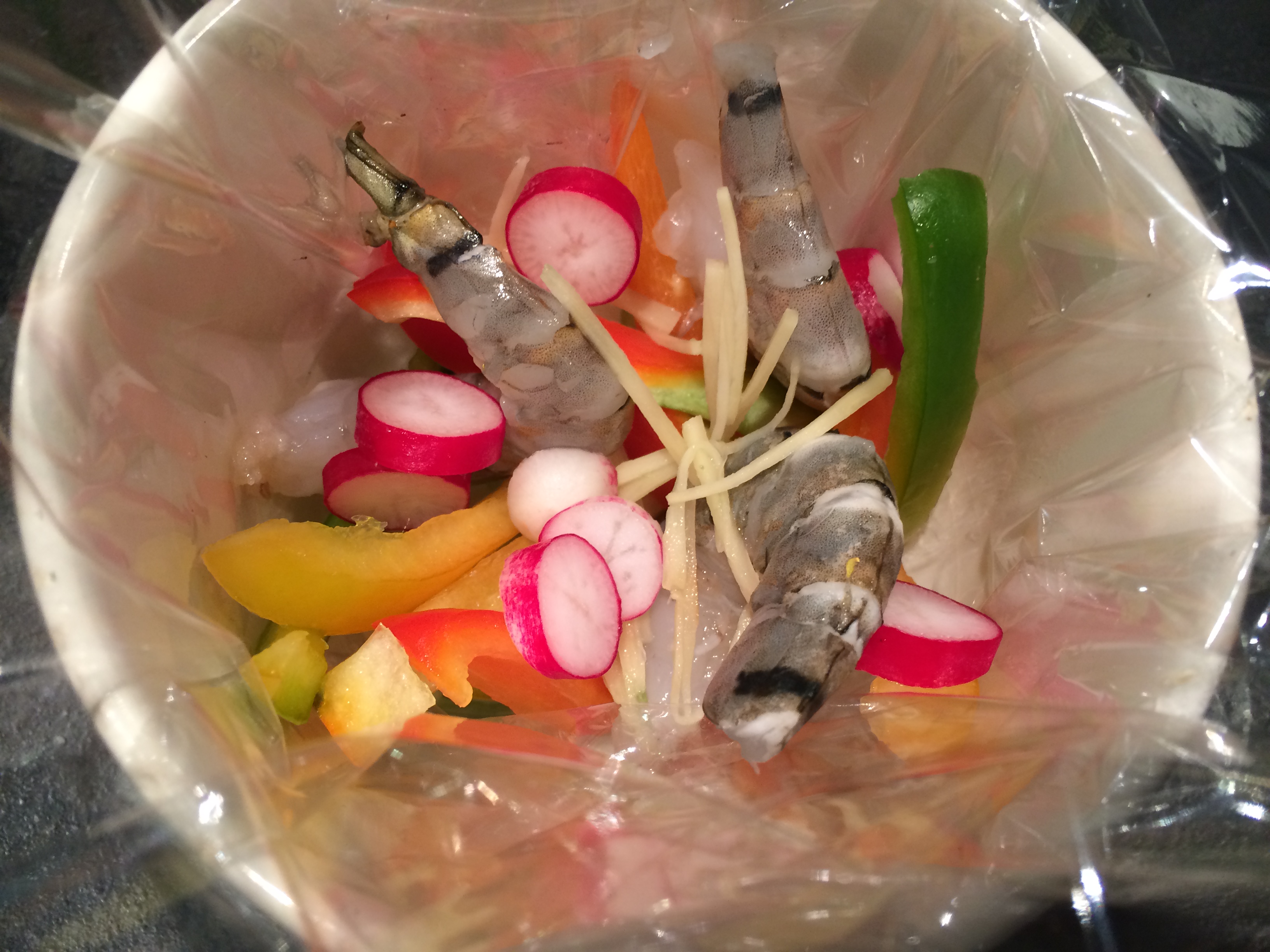 Papillote cristal de gambas et petits légumes à la sauce soja