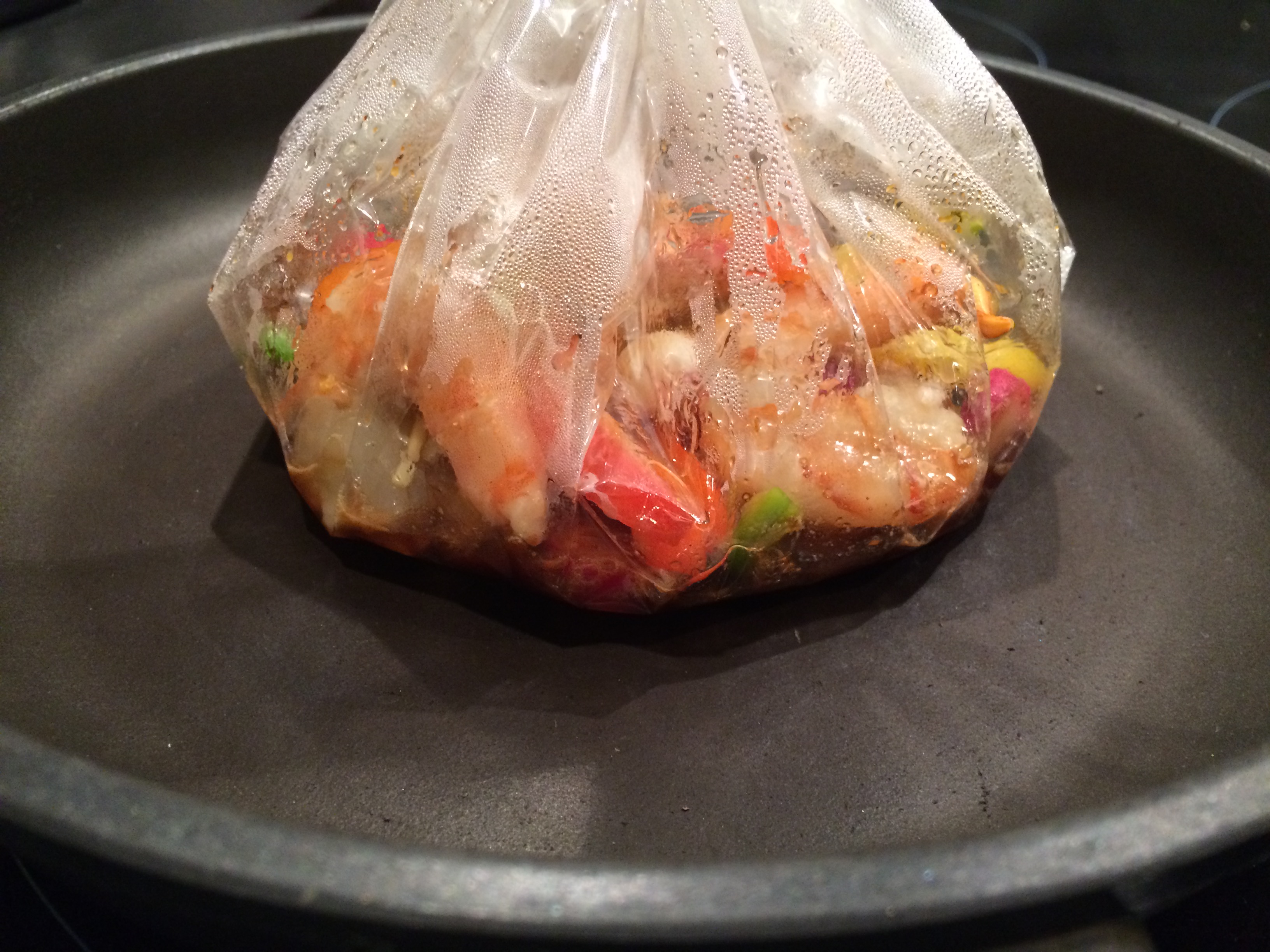 Papillote cristal de gambas et petits légumes à la sauce soja